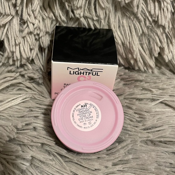 MAC Lightful C3 Radiant Hydration Tone-Up Eye Cream - Picture 5 of 5